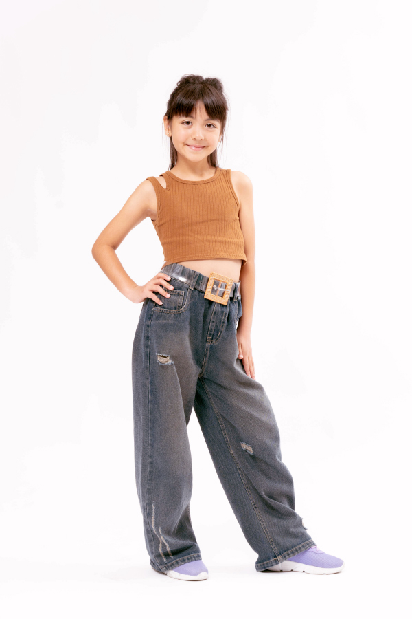 Leona 中部 小学生 女の子 モデル画像01