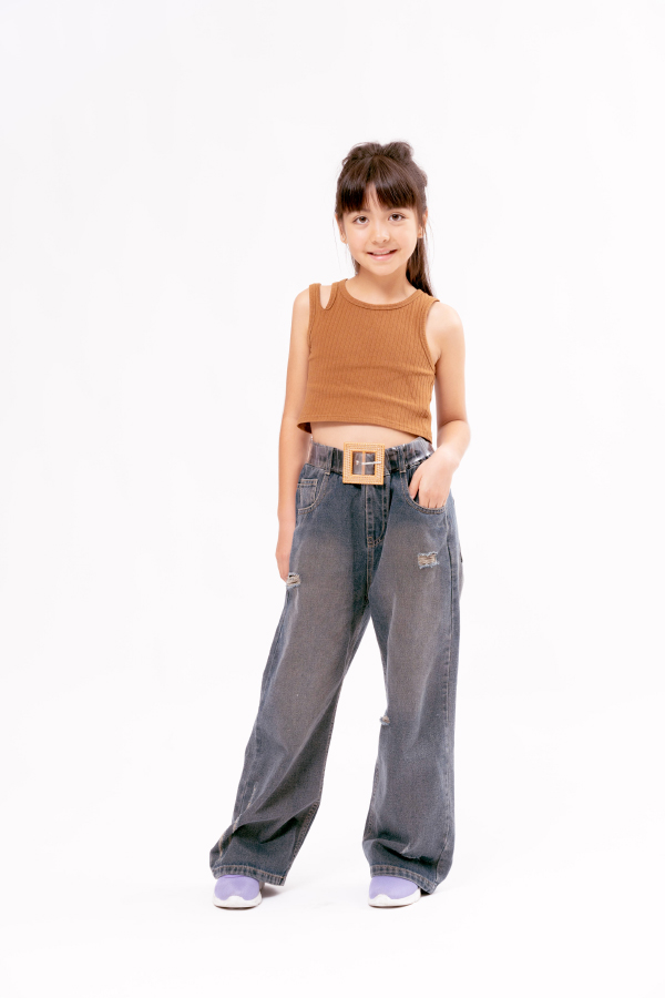 Leona 中部 小学生 女の子 モデル画像02