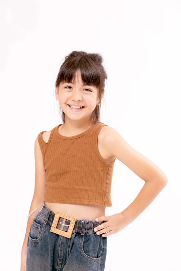 Leona 中部 小学生 女の子 モデル画像05