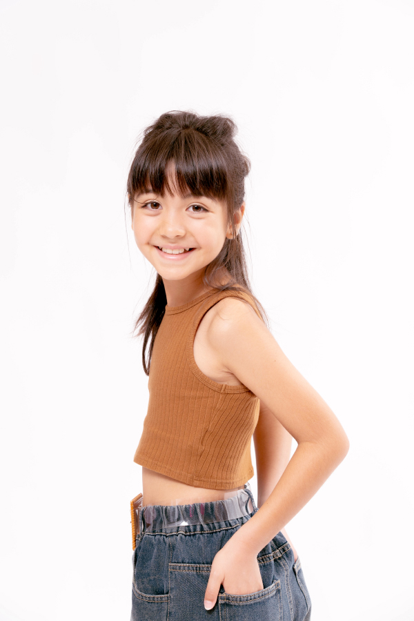 Leona 中部 小学生 女の子 モデル画像06