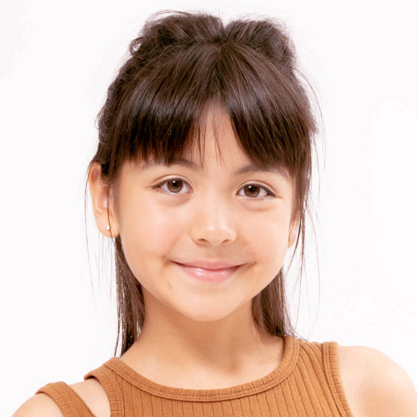 Leona 中部 小学生 女の子